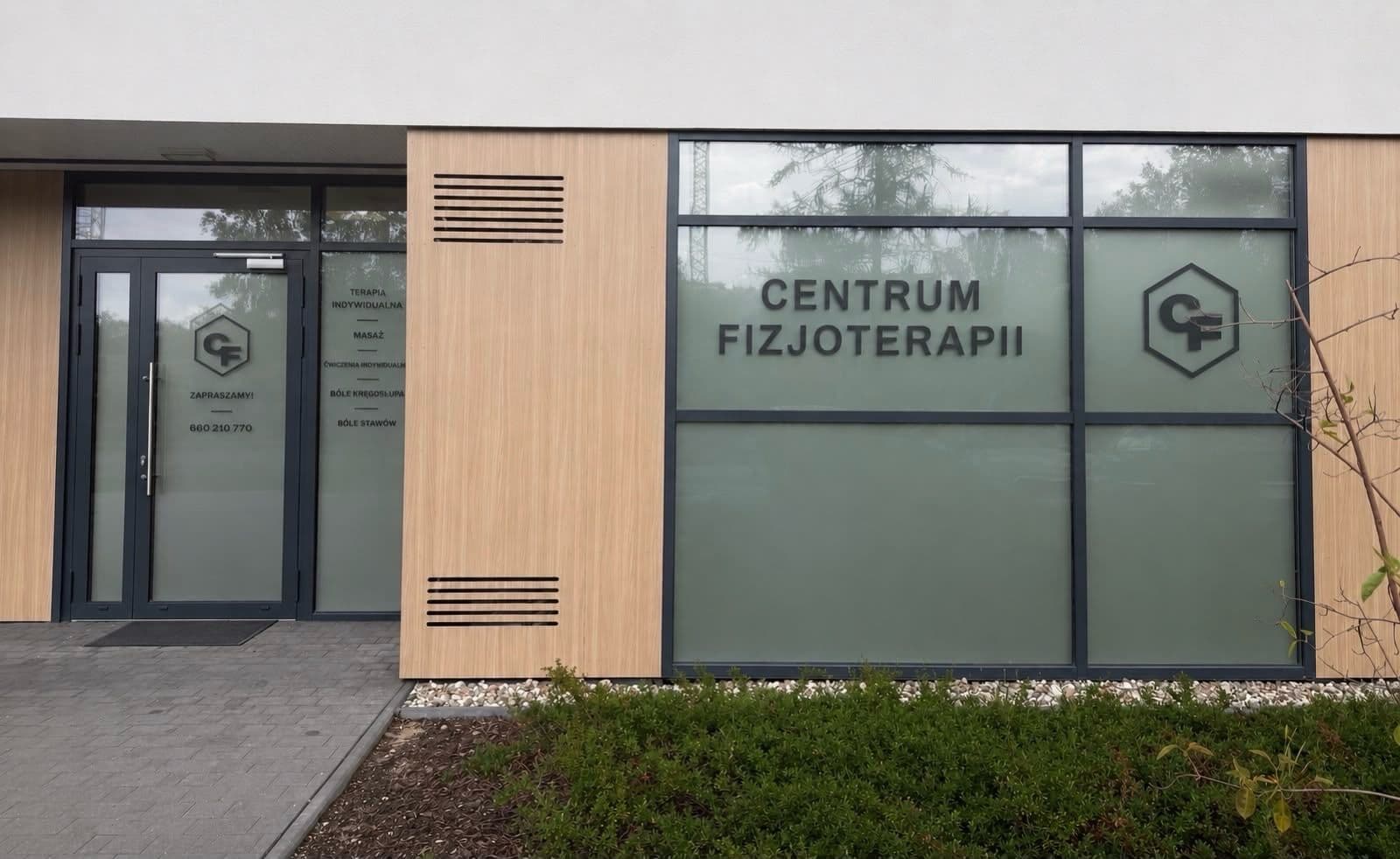 Wejście do Centrum Fizjoterapii od strony ulicy